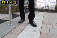 IT 1012J_Jelölő beton járdalap 300 x 300 mm IT 1012J_Jelölő beton járdalap 300 x 300 mm